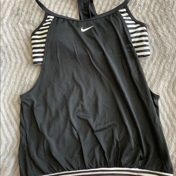 NWT Nike Tank with build in sports bra S - Picture 3 of 4